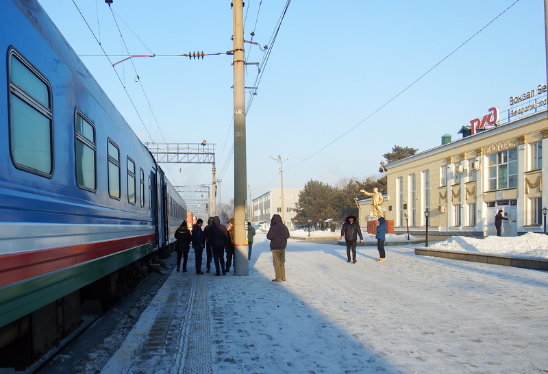 Железнодорожный вокзал в Белогорске, беспересадочные вагоны цепляются до ст. Сковородино